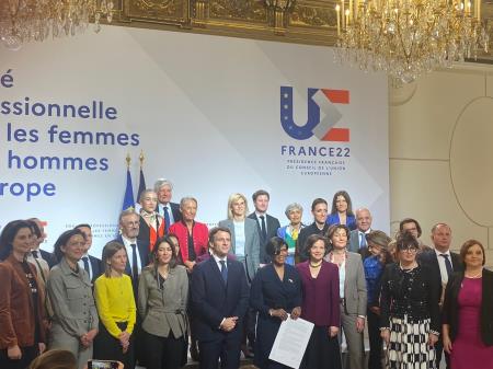 Udeleženke dogodka s francoskim predsednikom 